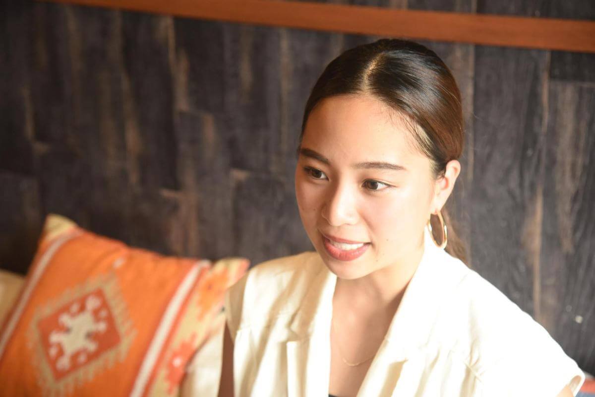 福内櫻子さんのインタビュー中の写真